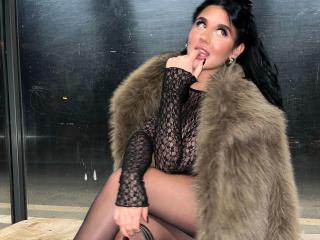 carolineyourfav-hot live cam model at XLoveCam