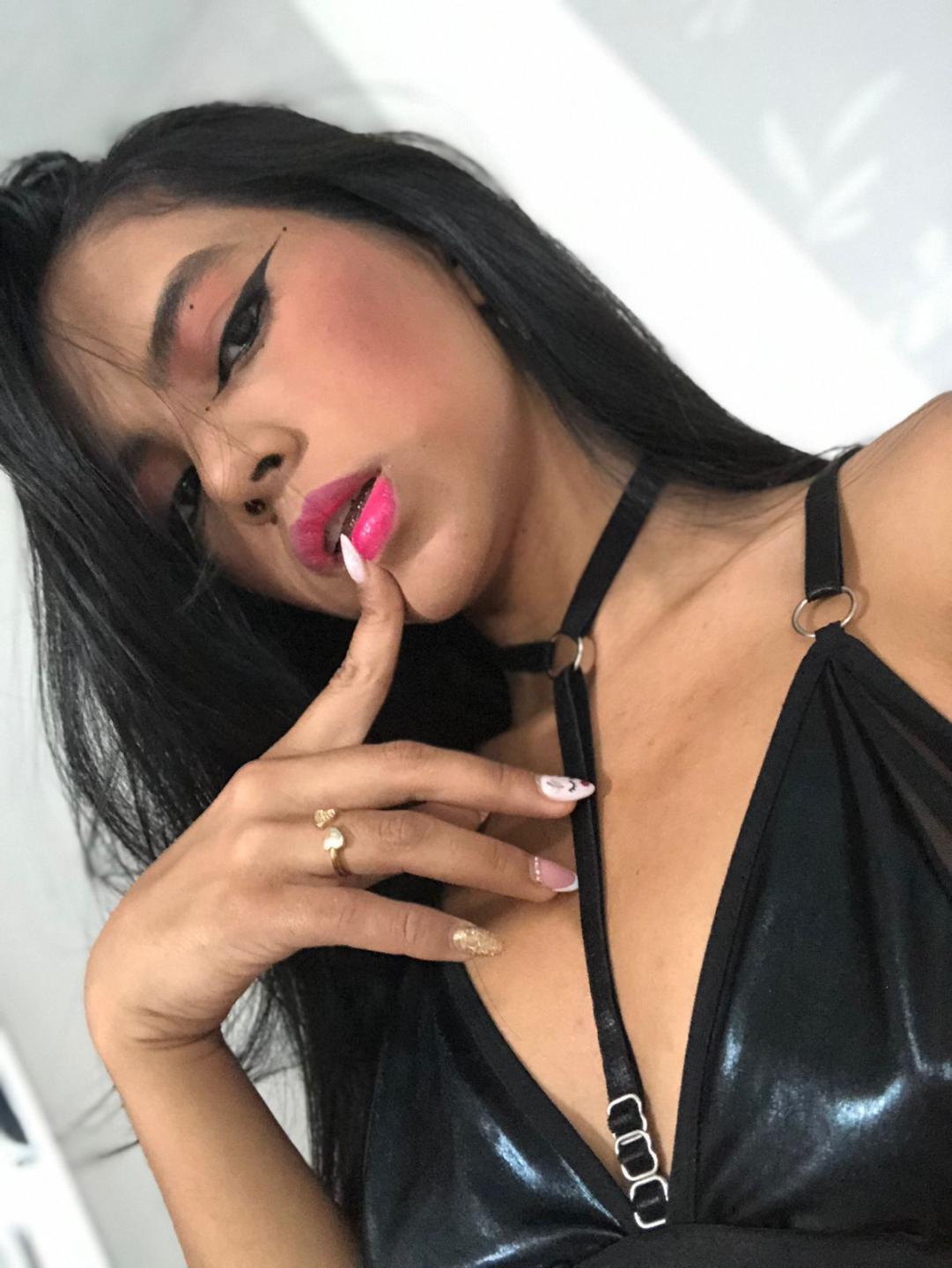 EstrellaXHot from XLoveCam