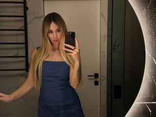 Photo of PlayfullBella-hot