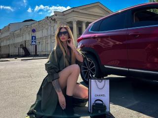 Photo of PlayfullBella-hot