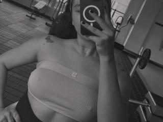 ElizabethMacy Seins Liveshow - Photo 9/21