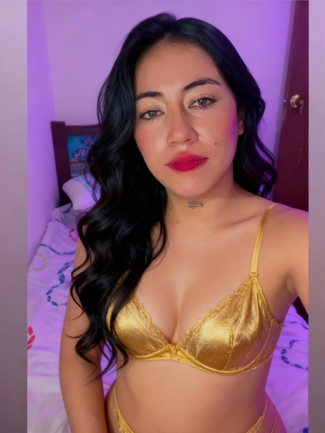 ZoeMonroeI from XLoveCam