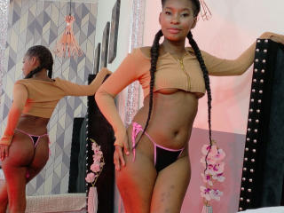 Shaaron Fellation XXX Cams - Photo 7/10