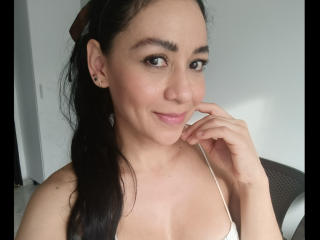 AliciaMontesI live cam model at XLoveCam