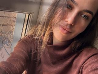 AraiaSheri Webcam Porno Live - Photo 7/21