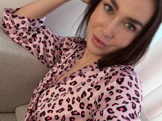 AraiaSheri Webcam Porno Live - Photo 5/21