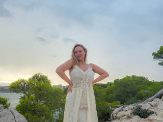 SallyVerda Blowjob XXX Cams - Photo 9/21