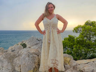 SallyVerda Blowjob XXX Cams - Photo 7/21