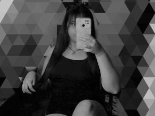 Watch InnocenthaZel live on cam on XLoveCam