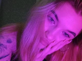 Watch MichellYard live on cam on XLoveCam