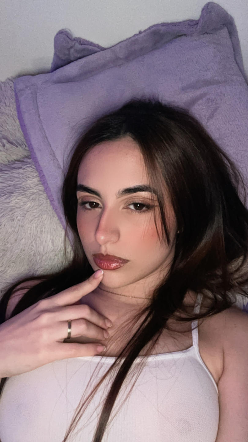 webcam model MiaHarperr from XloveCam webcam model MiaHarperr from XloveCam