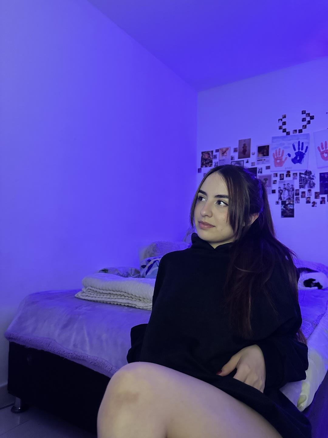 webcam model MiaHarperr from XloveCam webcam model MiaHarperr from XloveCam
