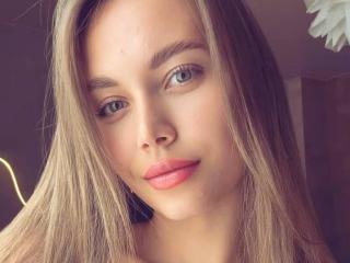 SweetieAmy Blowjob XXX Cams - Photo 4/4