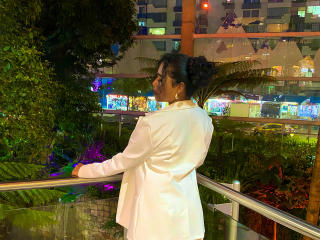 SophieSonyas Blowjob XXX Cams - Photo 16/21