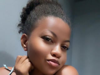 Meganchaude live cam model at XLoveCam