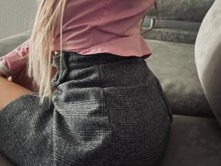 Siyana Blowjob XXX Cams - Photo 10/21