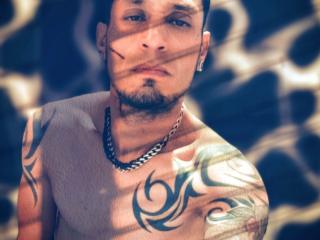 Watch ZousGreen live on cam on XLoveCam