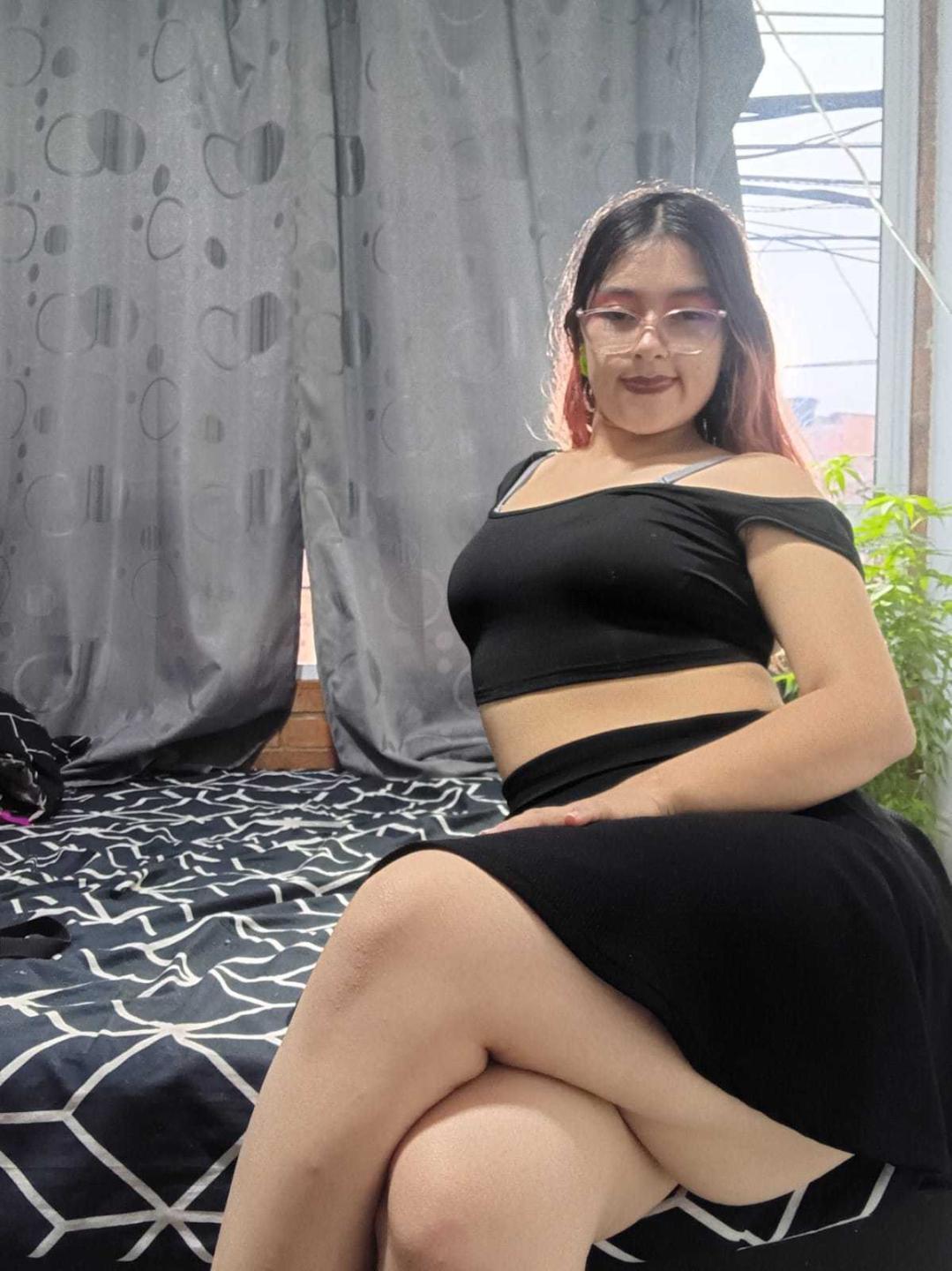 webcam model HotLizeth from XloveCam webcam model HotLizeth from XloveCam