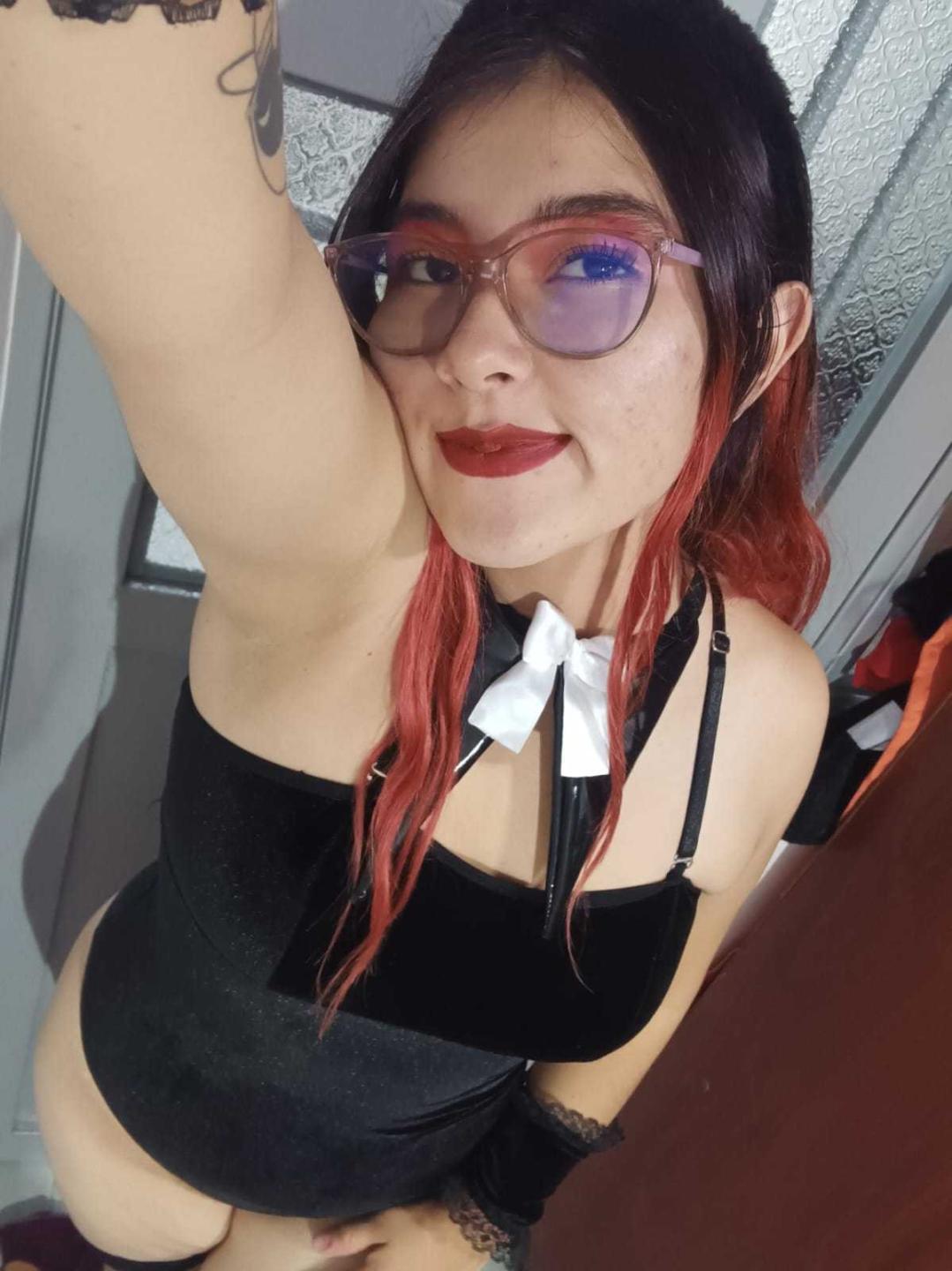 webcam model HotLizeth from XloveCam webcam model HotLizeth from XloveCam