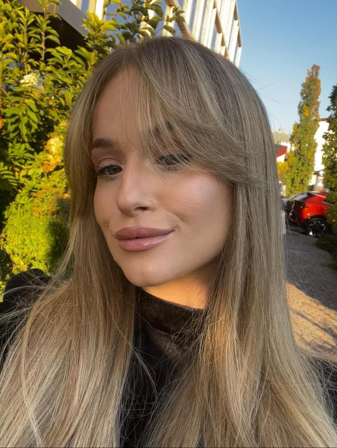 webcam model ChloeeBe from XloveCam webcam model ChloeeBe from XloveCam