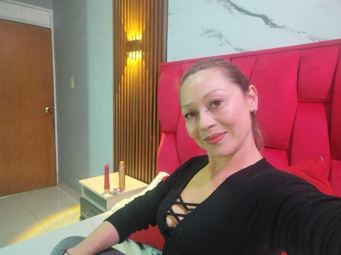 webcam model VickyBlaze from XloveCam webcam model VickyBlaze from XloveCam