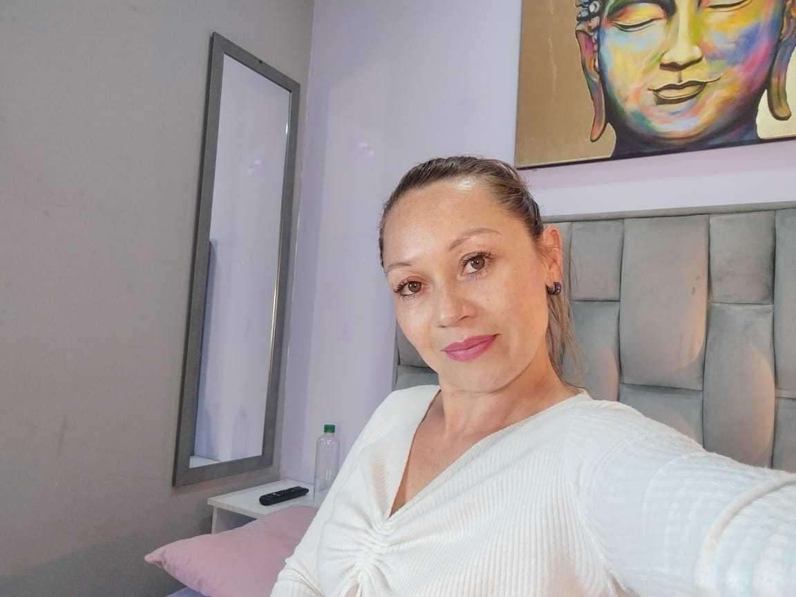 webcam model VickyBlaze from XloveCam webcam model VickyBlaze from XloveCam