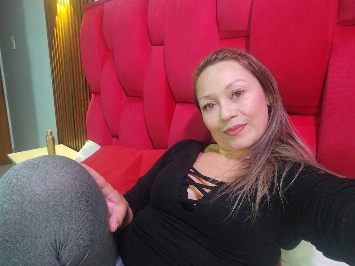 webcam model VickyBlaze from XloveCam webcam model VickyBlaze from XloveCam