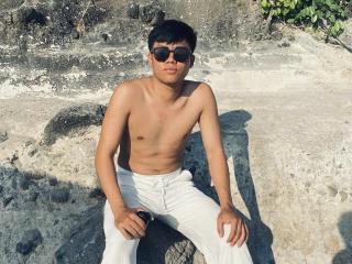 Rayzen69 live cam model at XLoveCam