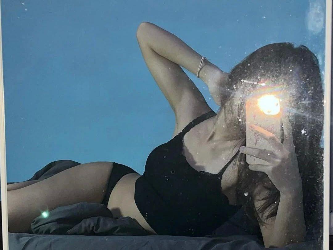 webcam model BettyMoon1-hot from XloveCam webcam model BettyMoon1-hot from XloveCam