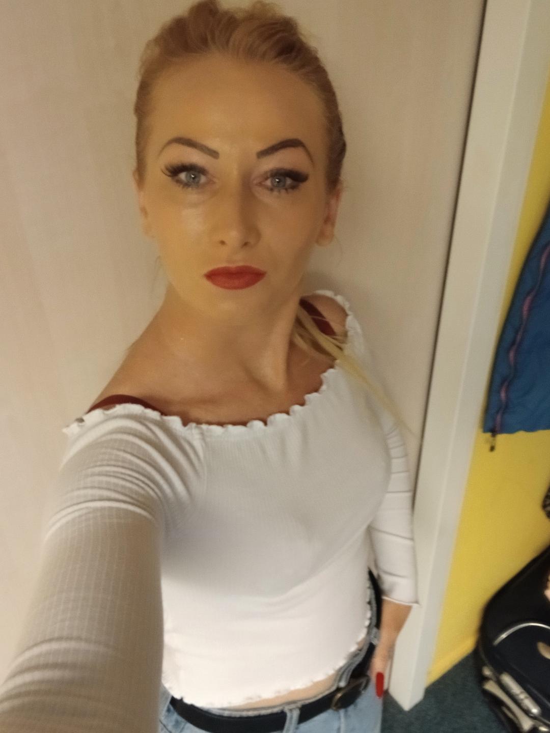 webcam model Aleina from XloveCam webcam model Aleina from XloveCam