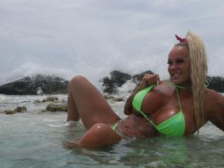 Photo of BonnievonClyde-hot