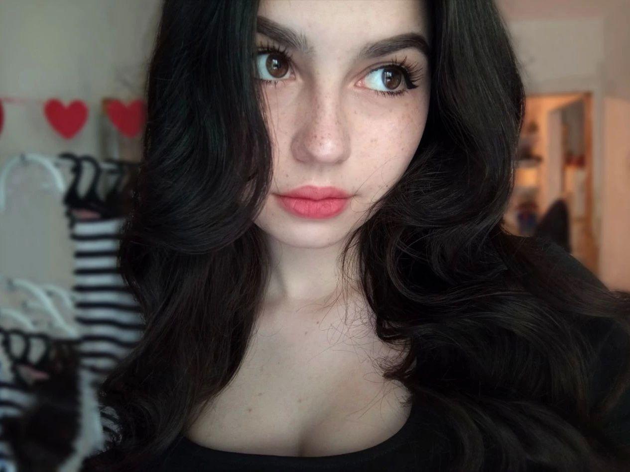 webcam model KisaModel-hot from XloveCam webcam model KisaModel-hot from XloveCam