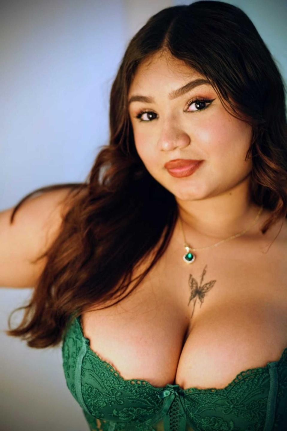 webcam model SofyaZaens from XloveCam webcam model SofyaZaens from XloveCam