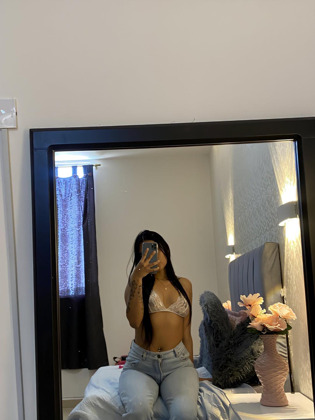 webcam model SofiTinna from XloveCam webcam model SofiTinna from XloveCam