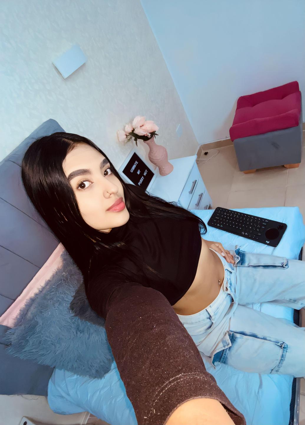 webcam model SofiTinna from XloveCam webcam model SofiTinna from XloveCam