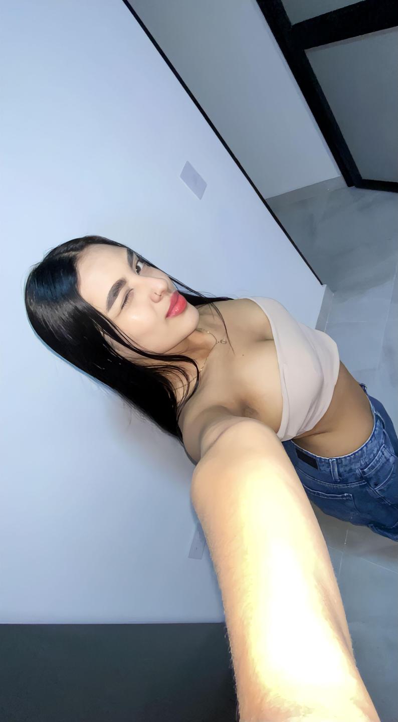 webcam model SofiTinna from XloveCam webcam model SofiTinna from XloveCam