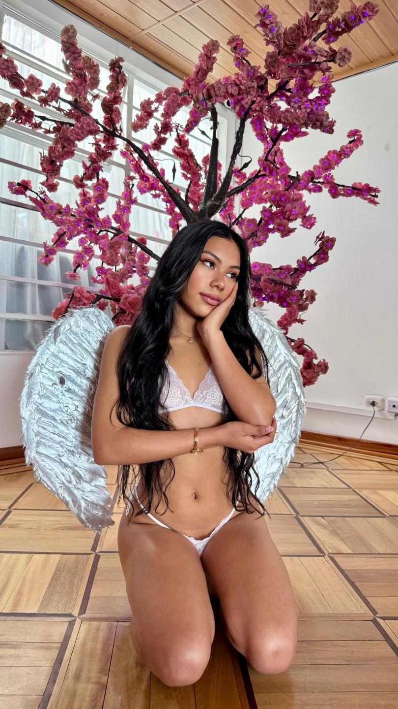 webcam model IvyMontaner from XloveCam webcam model IvyMontaner from XloveCam