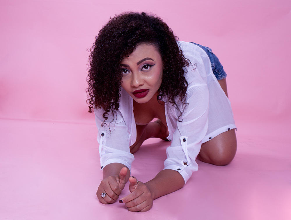 webcam model ToninaHazze from XloveCam webcam model ToninaHazze from XloveCam