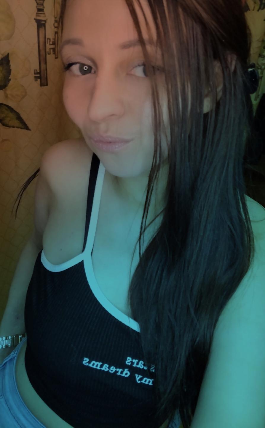 webcam model LeonoreElly from XloveCam webcam model LeonoreElly from XloveCam