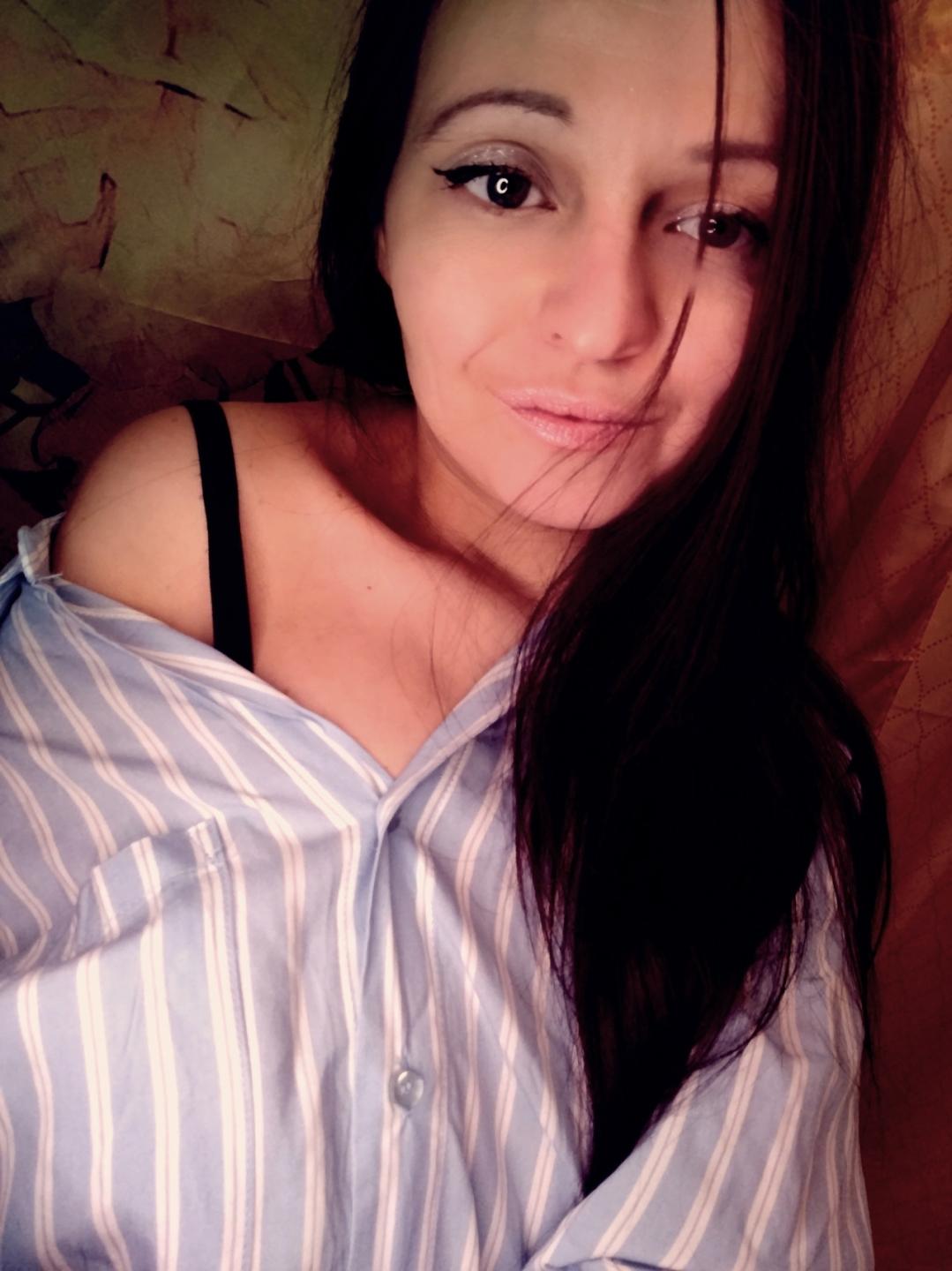 webcam model LeonoreElly from XloveCam webcam model LeonoreElly from XloveCam