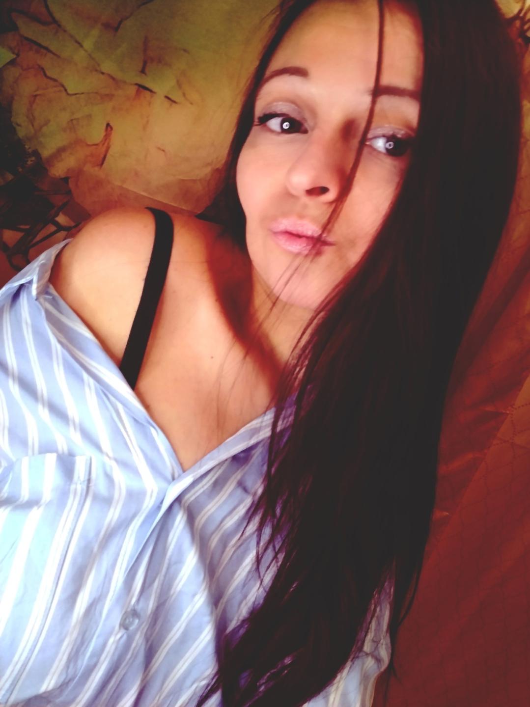 webcam model LeonoreElly from XloveCam webcam model LeonoreElly from XloveCam