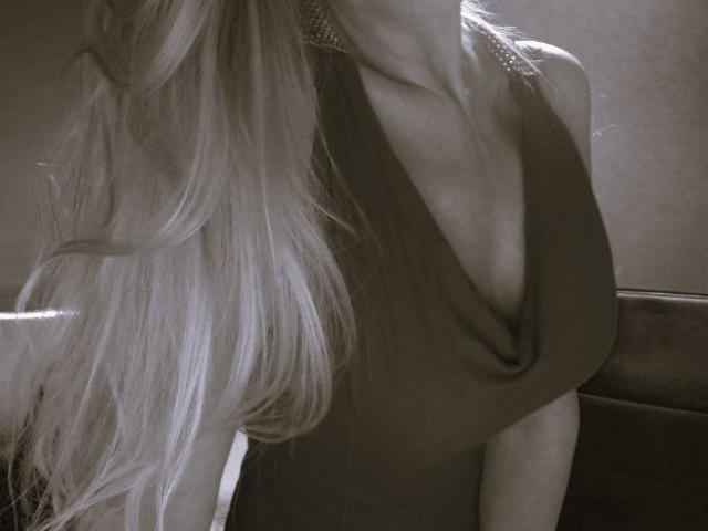 AllysonOriginal — live cam photo 2