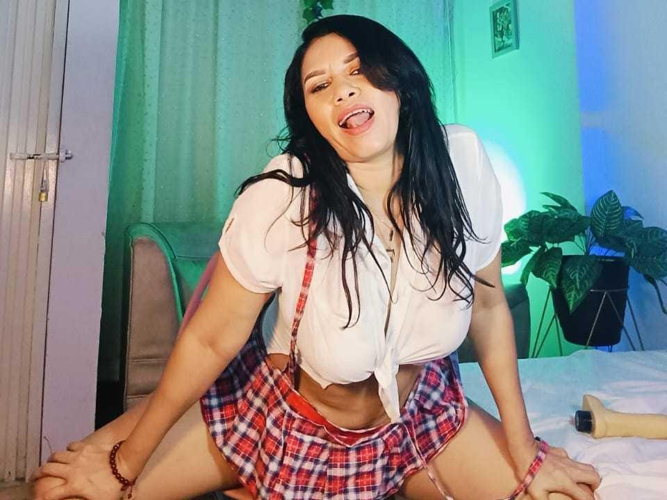 CatalinaJoyful — live cam photo 6