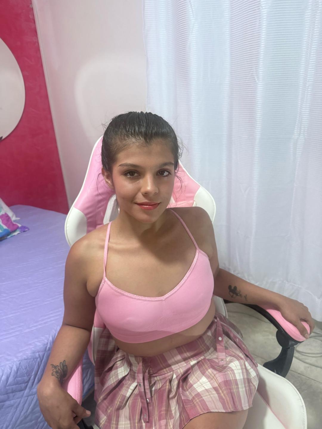 webcam model RilleyFoyx from XloveCam webcam model RilleyFoyx from XloveCam