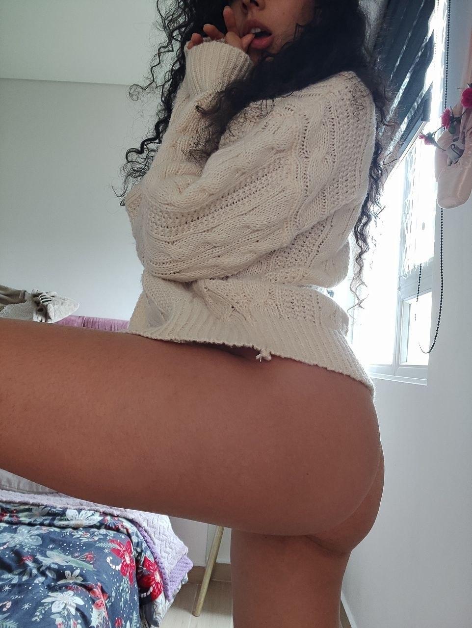 webcam model CurlyBlossom from XloveCam webcam model CurlyBlossom from XloveCam