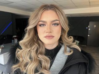 NayaQuinn - Live sex cams model