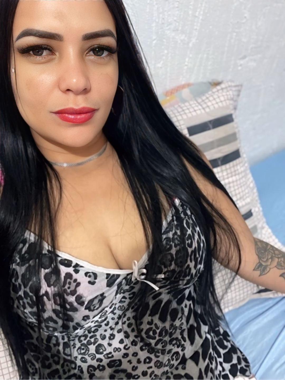 webcam model Lualy from XloveCam webcam model Lualy from XloveCam