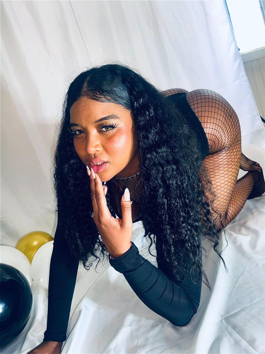 webcam model ChloeeFoxySs from XloveCam webcam model ChloeeFoxySs from XloveCam