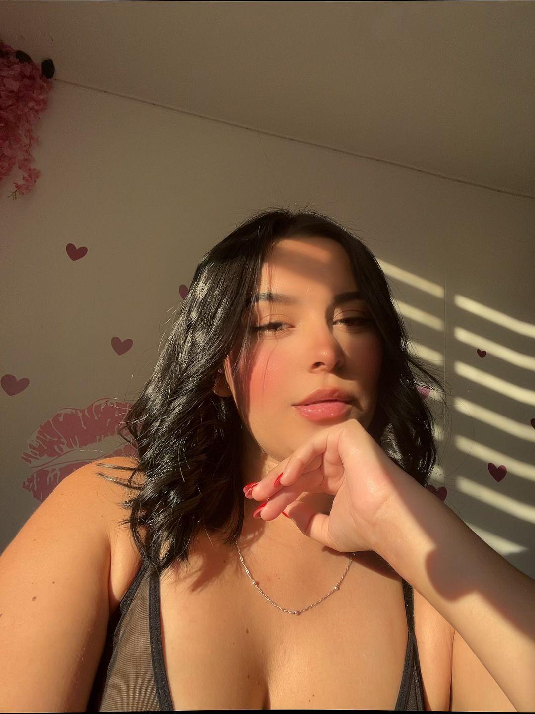 webcam model MiaAylen from XloveCam webcam model MiaAylen from XloveCam