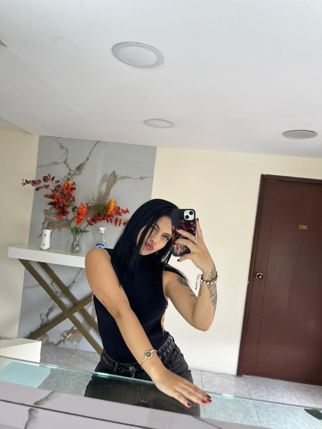 webcam model NyraVanel from XloveCam webcam model NyraVanel from XloveCam